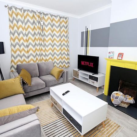 Appartamento 3-Bed House With Parking Near London O2 Esterno foto